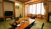 【客室一例】12.5畳季節感じる中庭を眺める広々和室