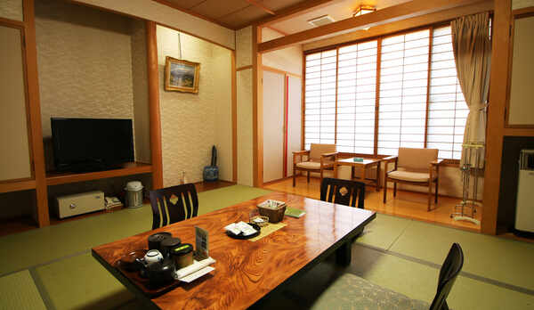 【客室一例】12.5畳季節感じる中庭を眺める広々和室