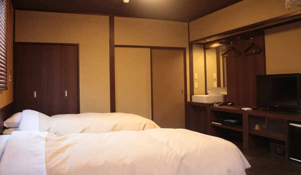 ・【和洋室12畳『悠』】和洋室のお部屋で落ち着いた雰囲気となっております