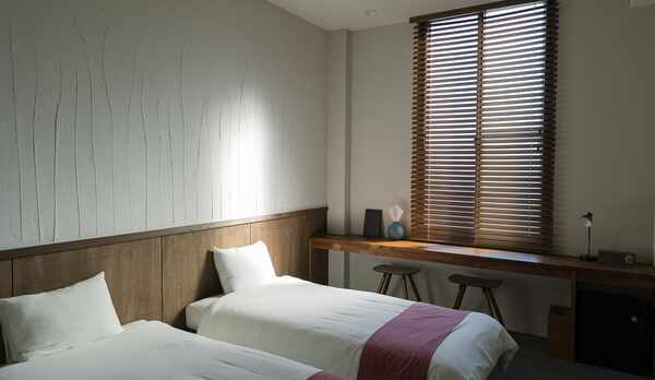 ロキデ本館-自然素材に包まれるお部屋-