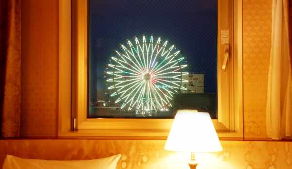 高層階客室からの風景（すすきの：ノルベサ側）。観覧車まで徒歩3分。