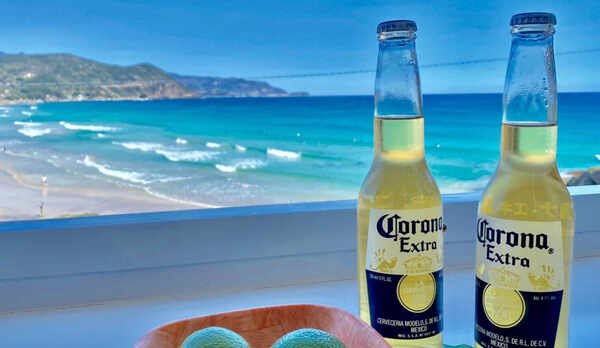 D室ベランダと海