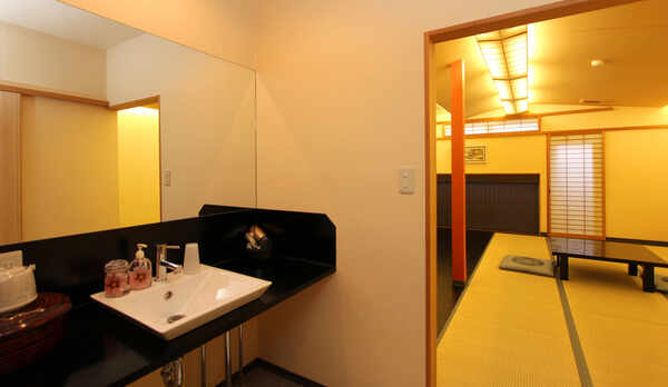 くつろぎ和室-トイレ・洗面付き-