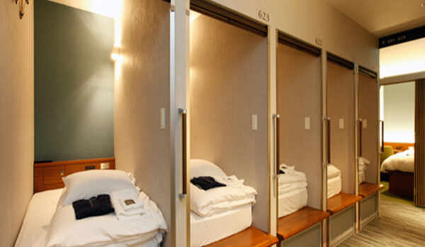 【客室一例】男女でフロアを分けており、カードリーダーで入場を制御しております。