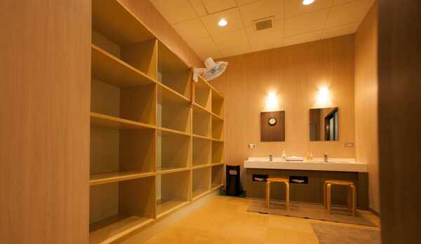 【風呂脱衣場】