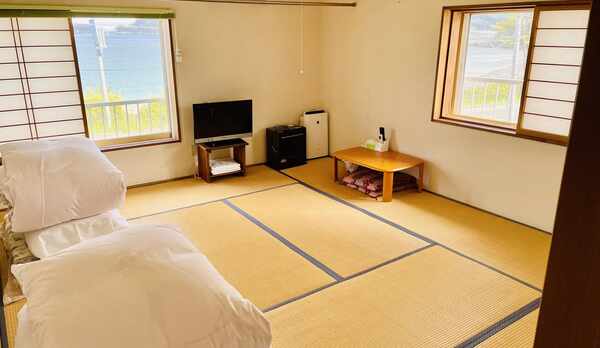 和室10畳（３〜４名）浪板海岸と三陸鉄道が眺望できるお部屋