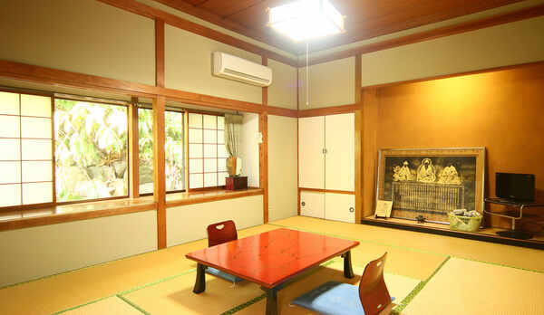 客室◆おまかせ和室　趣のある日本間。各部屋はふすまで仕切られております