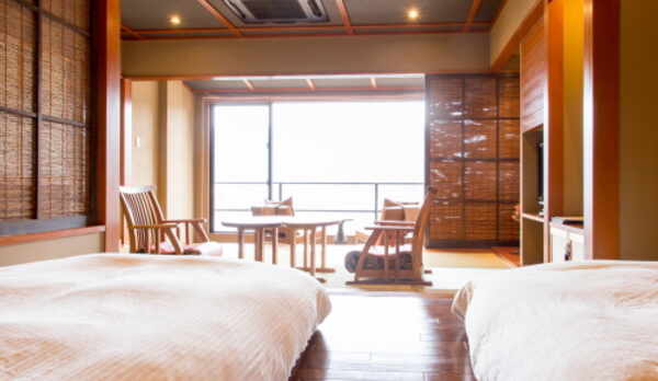 【ベッド側2】半露天風呂付悠々庵（500&times;500）