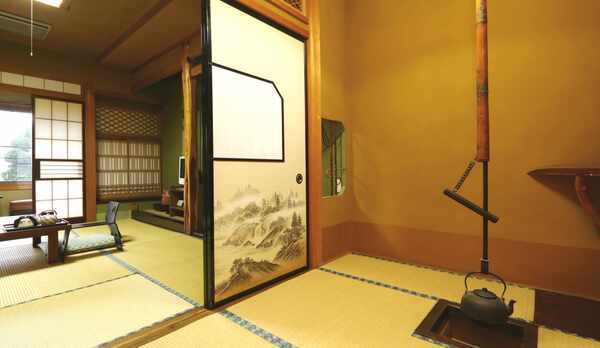 トイレ付和室の一例です。小さな囲炉裏風のお部屋もあります。