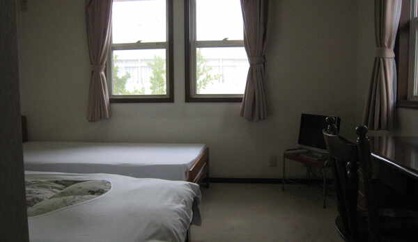 本館ツイン（バス、トイレ付）