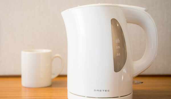 温かい飲み物や夜食などに便利！操作も簡単な電気ケトル