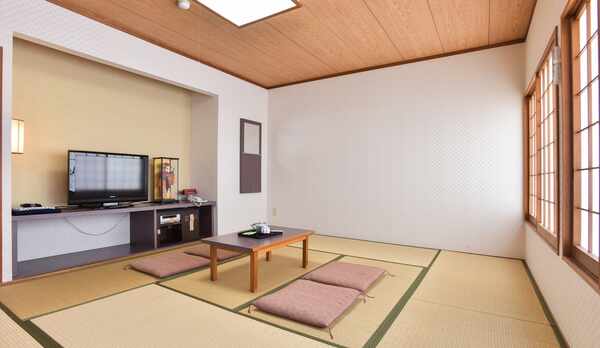 *【部屋(和室10畳)】ビジネス・観光で疲れた足を伸ばしてのんびりとお寛ぎ下さい