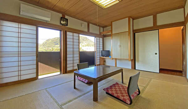 別館柚子　広々10畳のお部屋