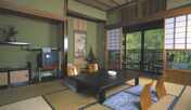 *お部屋一例　マイナスイオンたっぷり。自然に囲まれた純和風のお部屋です。
