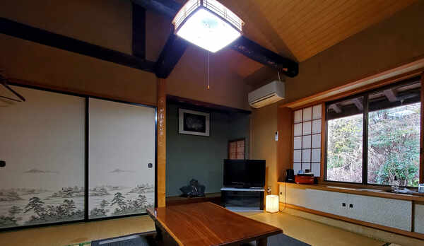 【和室8畳二間】天井が高く広々としたお部屋です