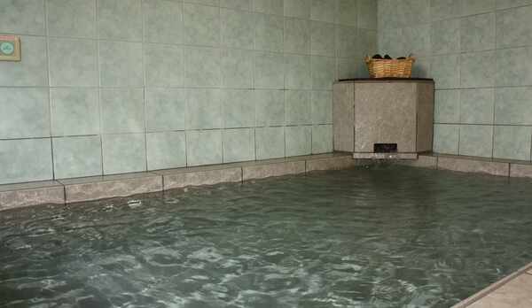 かけ流し天然温泉を貸切でお楽しみください