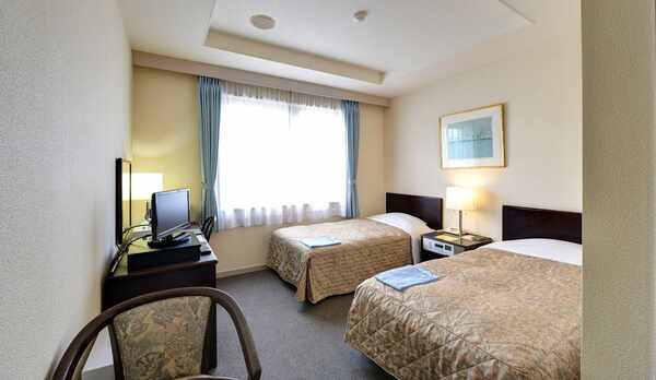 *【部屋／ツイン】ゆったりとした明るい空間は、親しみやすい、どなたにも安らぎを与えるスペースです。 