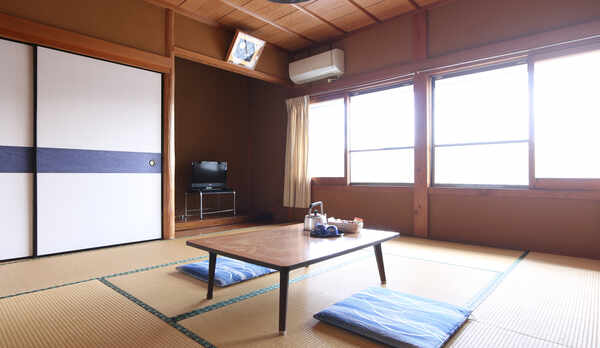 畳の香りが心地よい8畳和室