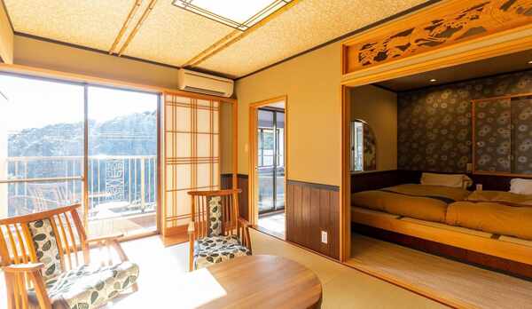 【河津桜２階】当館人気ＮＯ１のお部屋。部屋食・角部屋、お風呂からの景色がとても良い。
