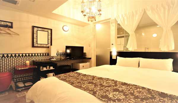 ♪ヨーロピアンテーストのＤＸダブル♪お部屋のバスタブで天然温泉源泉掛け流しを♪設計上窓はありません