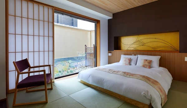 庭付きクイーンルーム / 伝統と現代アートが絶妙のバランスで調和し、丁寧に仕上げられた空間