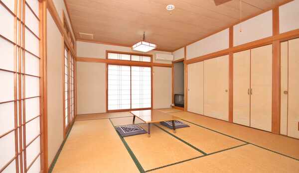 *6〜12畳の和室客室をご予約人数に合わせてご用意いたします