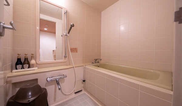 *離れ棟・室内露天風呂付き客室。内風呂も完備しております。