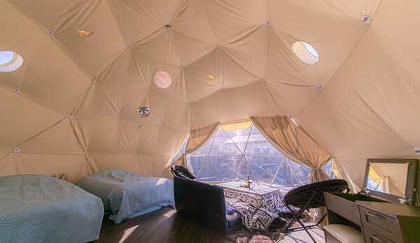 ドームテント内