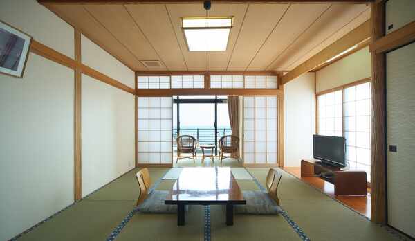 和室10畳 バス、洗浄トイレ付部屋一例（海側　禁煙室）