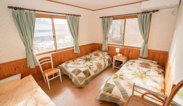 ふかふかのワイドシングルベッド　普通のシングルより広い幅１００センチベッドで広々お休みください