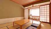 *【和室8畳（客室一例）】畳の香りがほのかに薫るお部屋で団欒のひと時をお過ごし下さい。