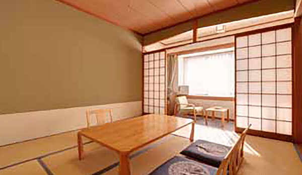 *【和室8畳（客室一例）】畳の香りがほのかに薫るお部屋で団欒のひと時をお過ごし下さい。