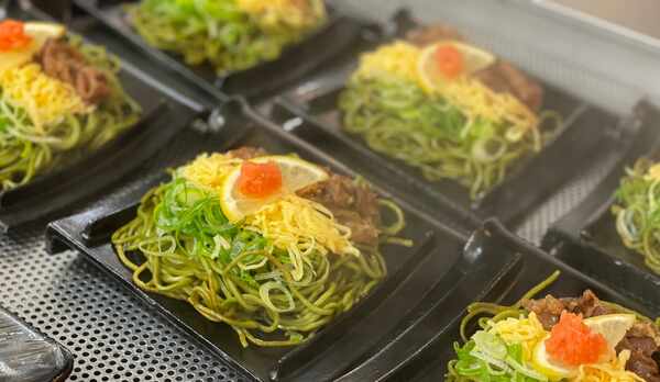 ◆ご当地逸品【瓦蕎麦】茶そば鉄板焼き