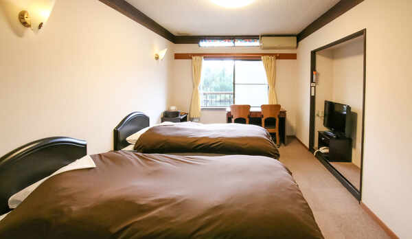 ・【ツインルーム】大きめベッド2台でゆったりとおくつろぎ頂けます