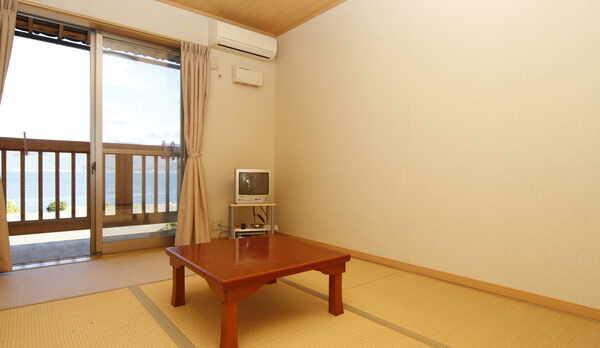 和室★当館はお客様ご自身でお布団をお敷きいただいております。何卒ご了承下さいませ。