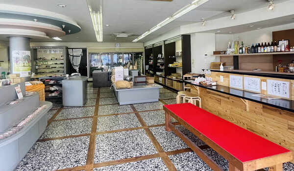 美味しいお米やコーヒー、指宿の作家さんによるプロダクトなども取り揃えております