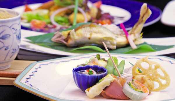 *旬を意識した料理は、郡上の地物や岐阜の特産品を使い、会席形式でご提供。