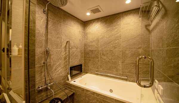 スイート　シャワールーム