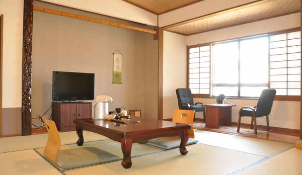 和室(８畳＋２畳板間)