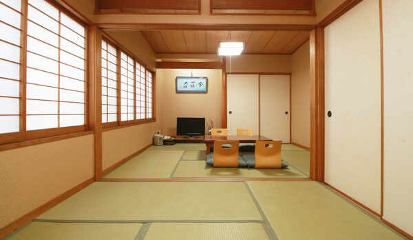 【客室】2間続きのお部屋でのんびりゴロゴロ♪