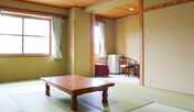 *和室12畳一例／5名様〜6名様でゆったり過ごせる純和風のお部屋