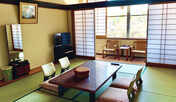 ・10畳和室 畳の上で座ったり寝たりゆったり寛げます