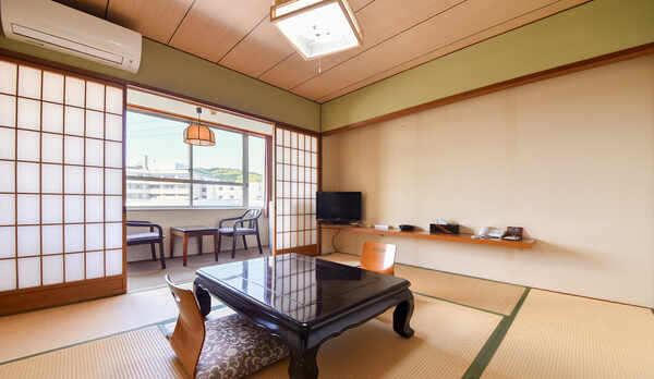 *【客室一例：和室8畳】足を伸ばしてお寛ぎ下さいませ。