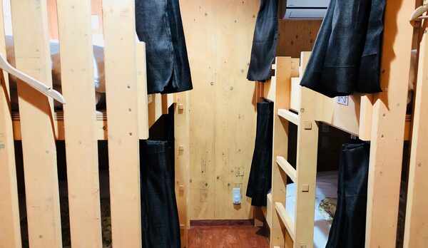 男女共用ドミトリー２段ベット４人部屋