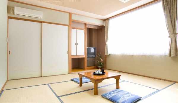 新館の和室８畳