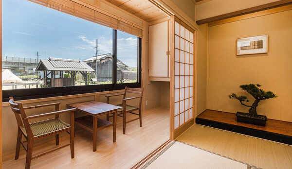 ・＜別館和室＞青空とのどかな景色を見ながら畳でゴロゴロするのもいいですね