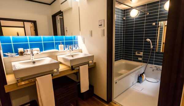 1階：洗面台・バスルーム