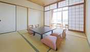 *【和室8〜10畳】落ち着いた客室で、ゆっくりとお寛ぎください。