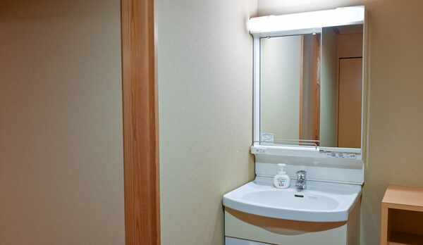 *【和室一例】各部屋に洗面台を完備しております。