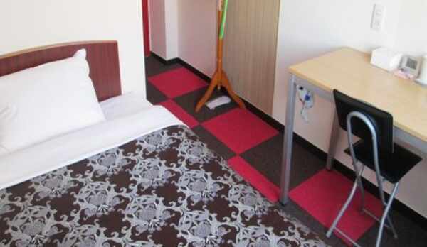 ベッドは１２０cm幅☆セミダブルルーム